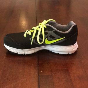 Brand New!!! Nike Downshifter 6!!! 3.5 youth!